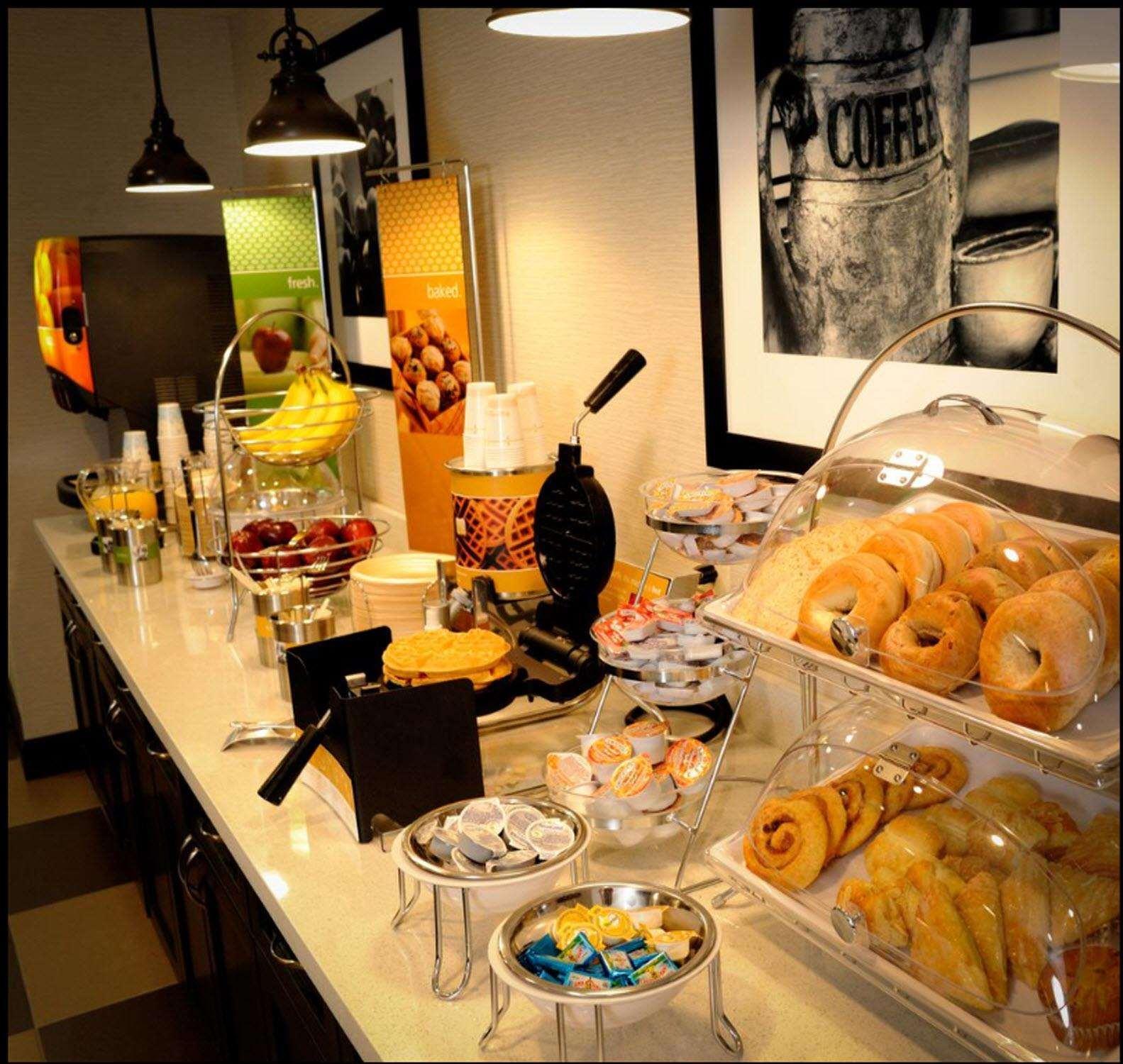 Hampton And Heights I-10 Hotel 3*
