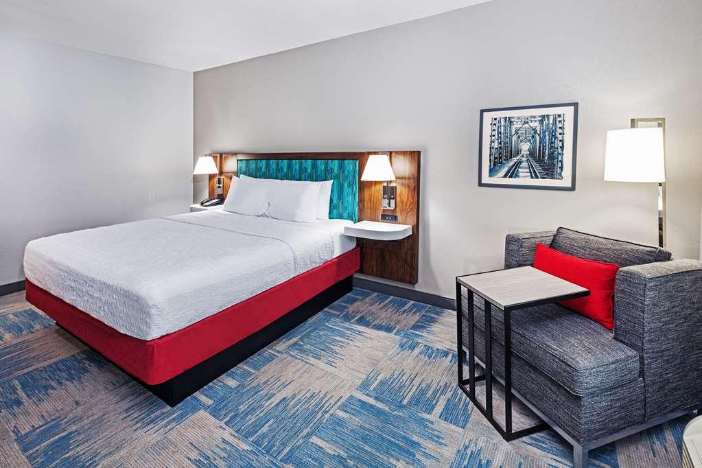 Hampton And Heights I-10 Hotel 3*
