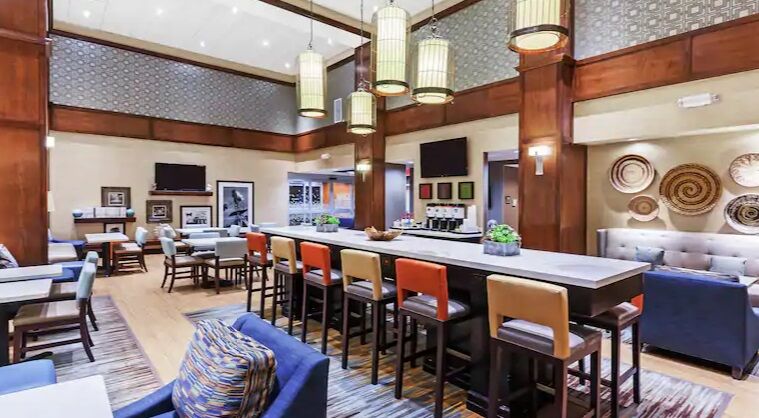 Hampton And Heights I-10 Hotel 3*